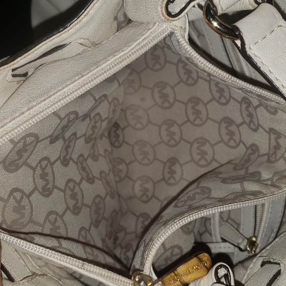 Micheal Kors large cream purse - Picture 10 of 11